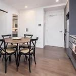 Center 2-Bed With Rooftop Pool & Secure Parking