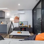 Center 2-Bed With Rooftop Pool & Secure Parking